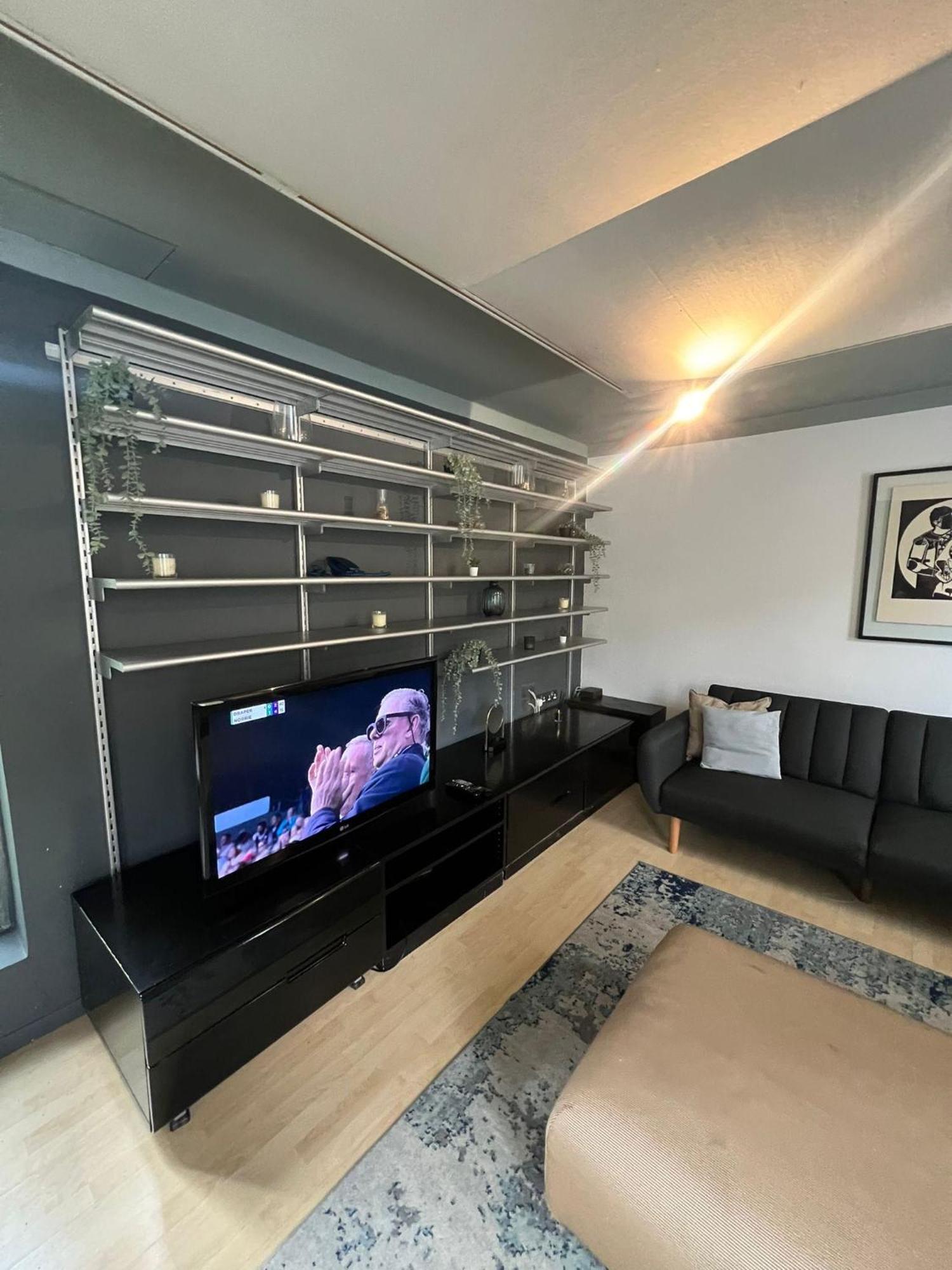 One Bed House In Camden Town Villa ลอนดอน ภายนอก รูปภาพ