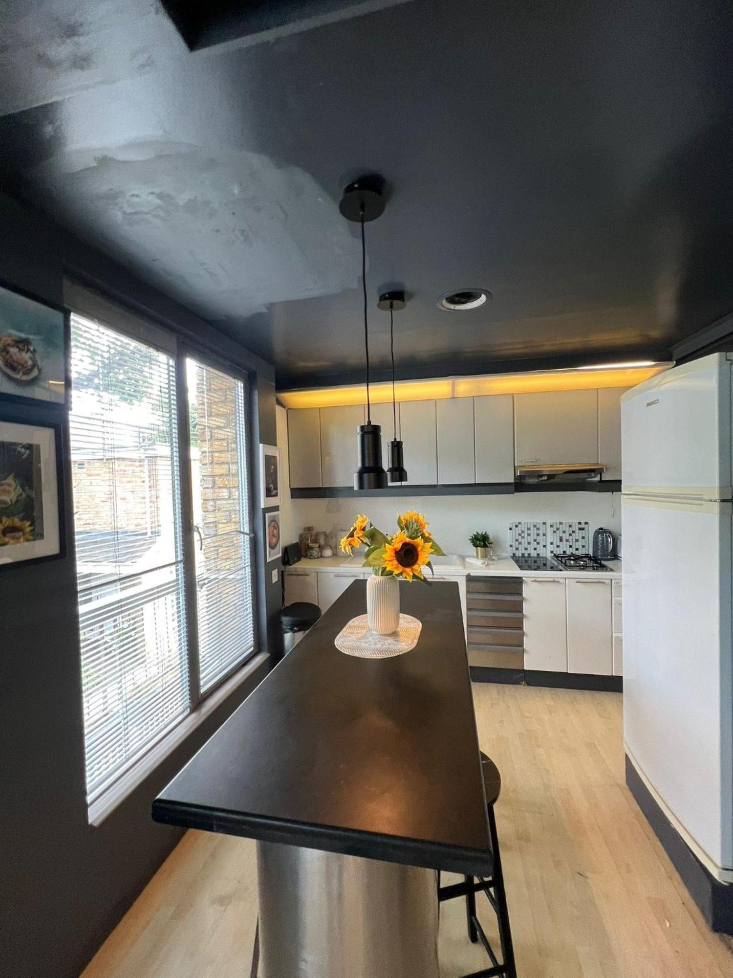 One Bed House In Camden Town Villa ลอนดอน ภายนอก รูปภาพ